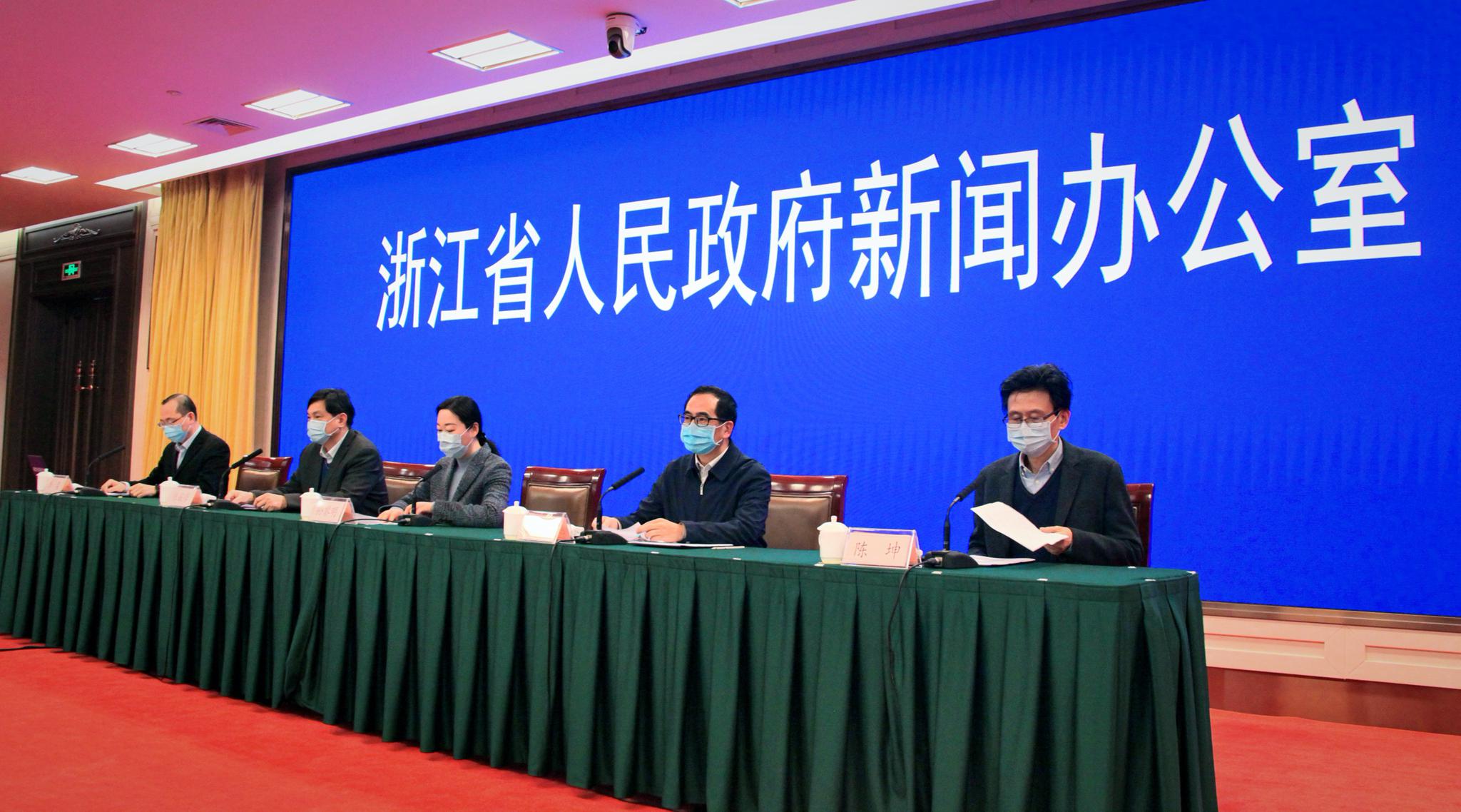 记者:这次疫情对建筑业有较大影响,请问如何推进建筑企业复工复产