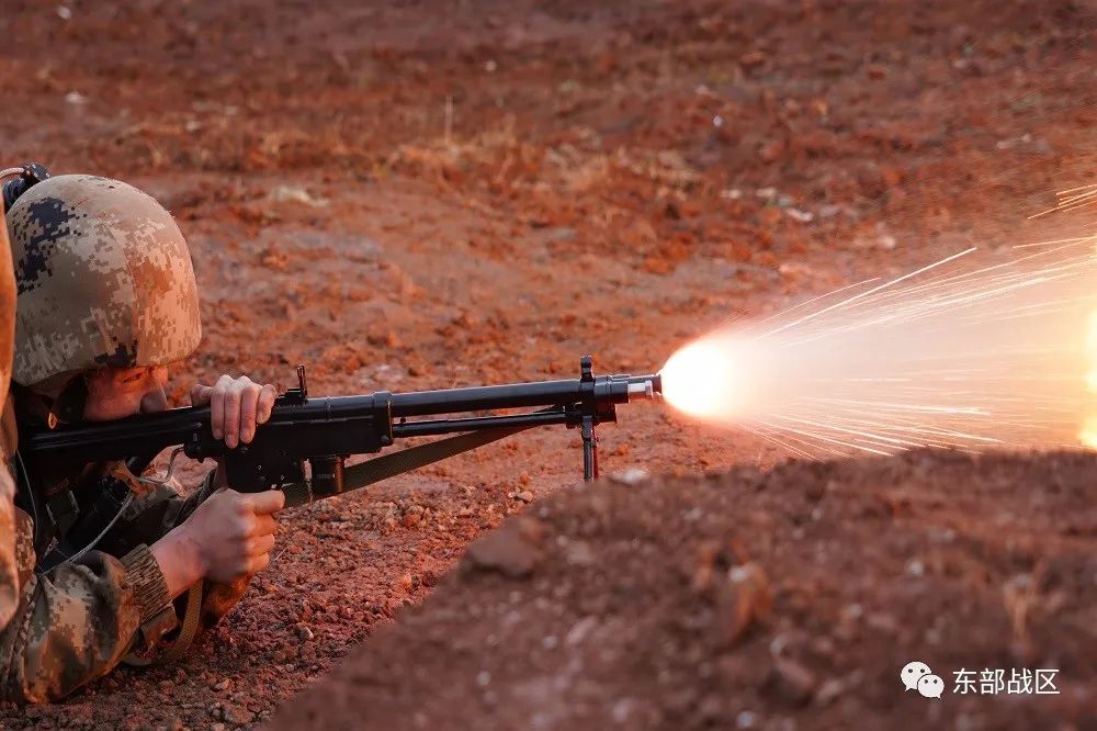 火焰喷射的瞬间.▲热浪袭来.▲直扑目标.