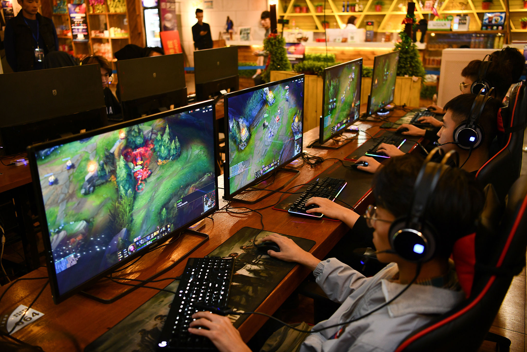 网吧行业又变天疫情下的自救只有靠升级