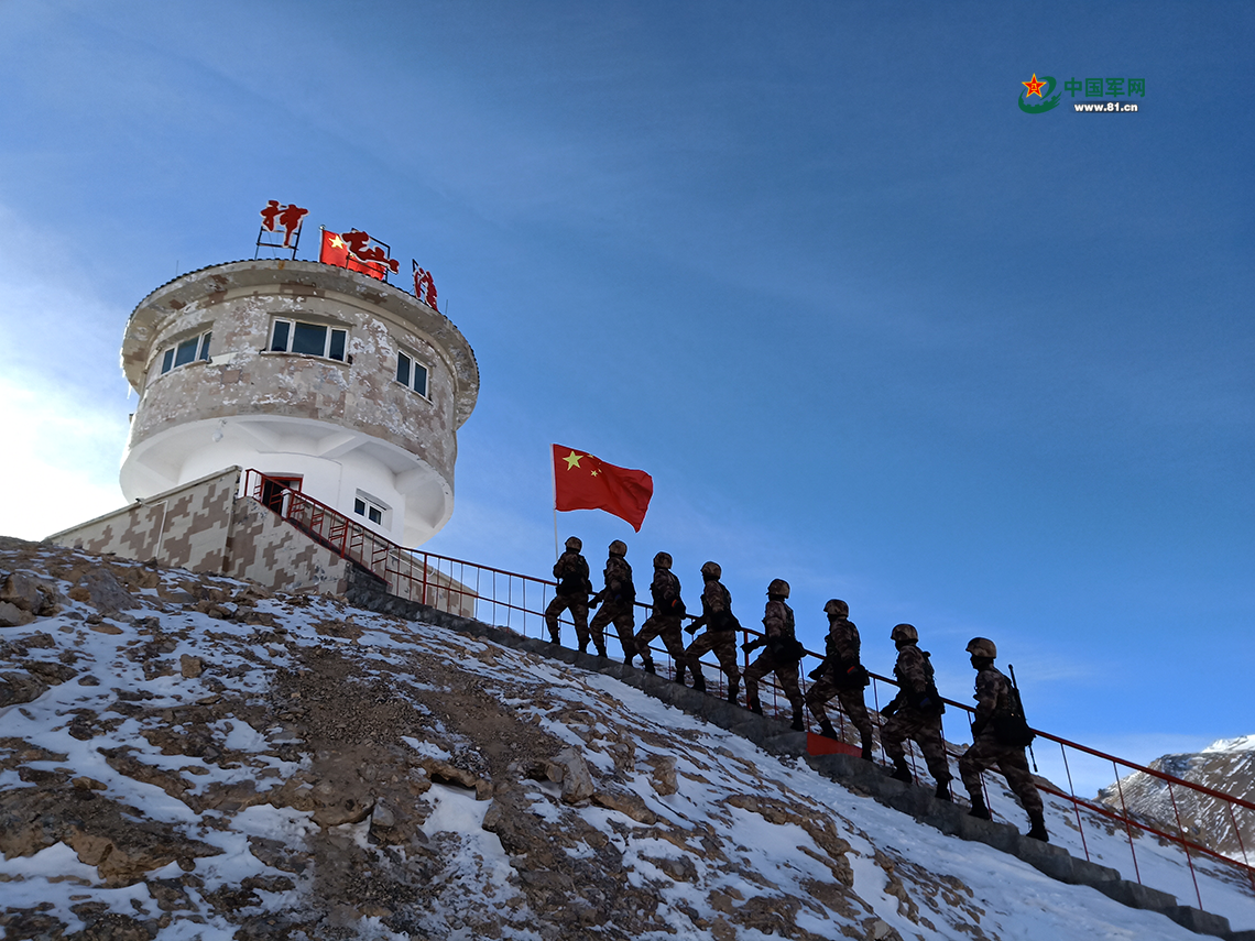 这里是神仙湾哨所,这里的上哨之路似乎更加艰难.但完成这一军