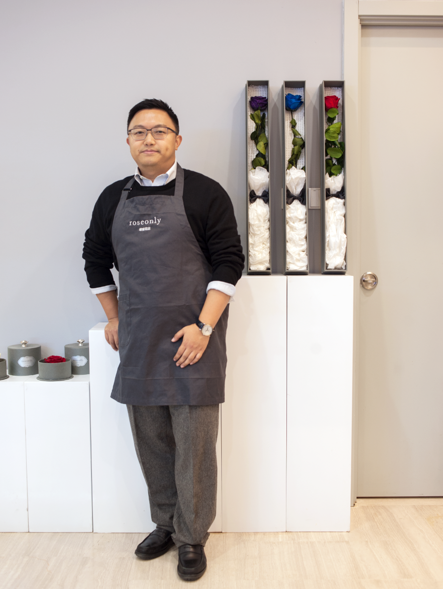 比起草根创业者,roseonly创始人蒲易从开始就拿到不少资源和筹码.