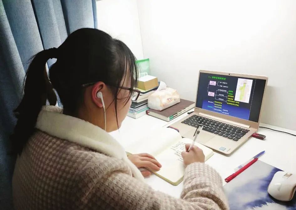 孩子上网课务必要预防网络沉迷新论