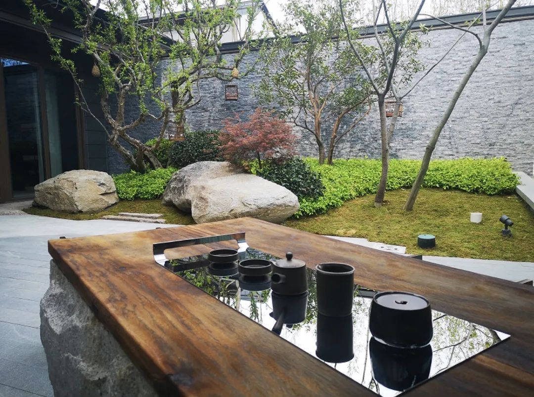 仁恒耦前别墅院落实景图