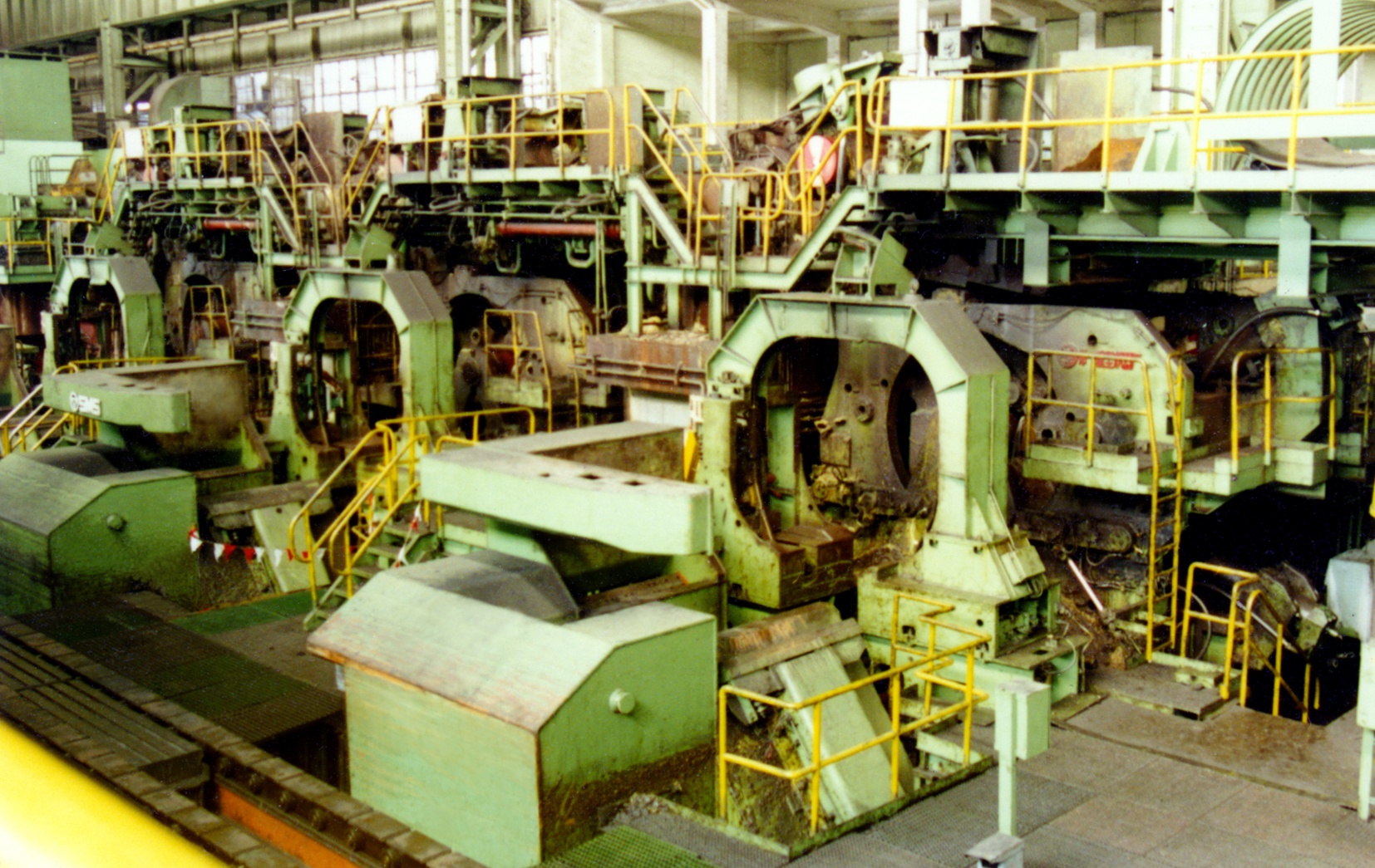 中国一重承制的宝武铝业粗轧机机架安全运抵三门峡