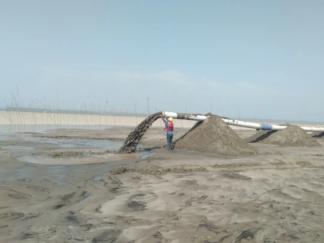 黄州心滩吹填施工黄州心滩抢水施工转运框架材料刘家村护岸钢丝网格