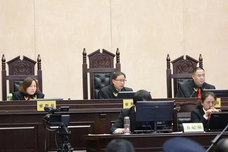 美国新冠肺炎确诊病例接近200万