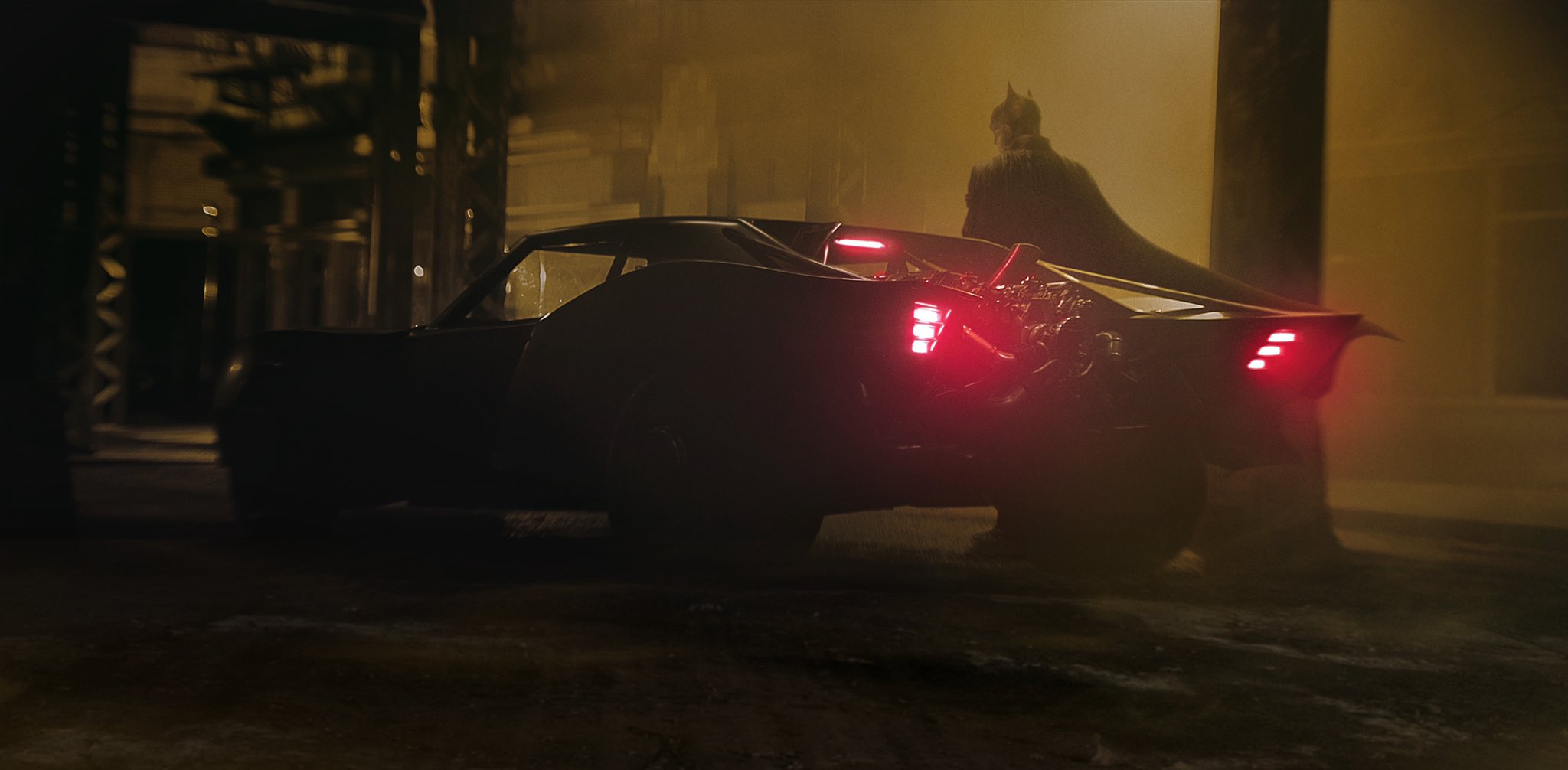 新《蝙蝠侠》电影延期上映 《闪电侠》《沙赞2》改档