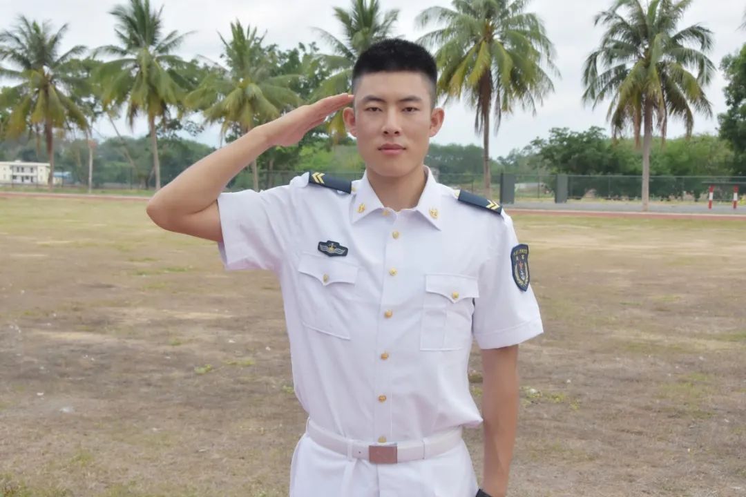 曝光了南海舰队男神女神齐亮相祝人民海军生日快乐