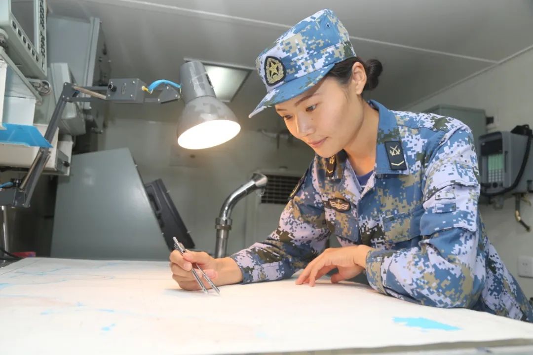 曝光了南海舰队男神女神齐亮相祝人民海军生日快乐