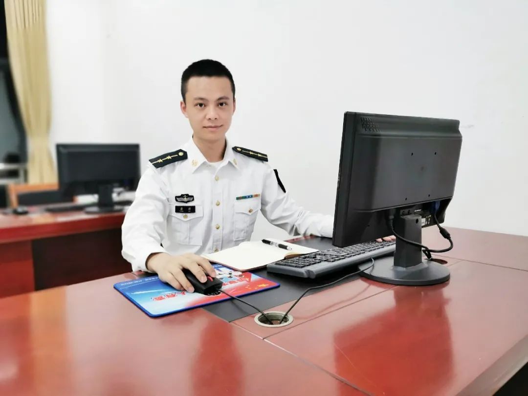 唐辉:某观通旅干事,2016年入伍.