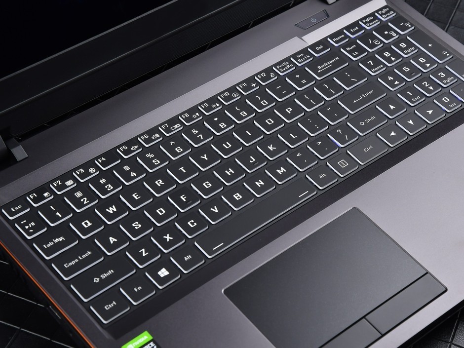 高性价比十代酷睿游戏本神舟战神z9图赏