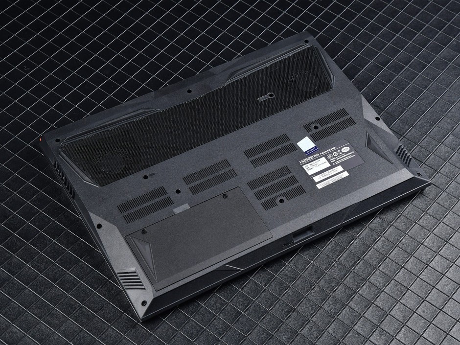 高性价比十代酷睿游戏本神舟战神z9图赏