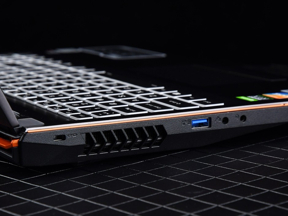 高性价比十代酷睿游戏本神舟战神z9图赏