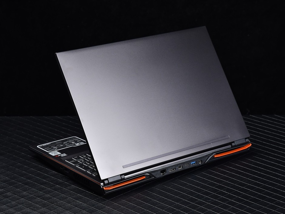 高性价比十代酷睿游戏本神舟战神z9图赏