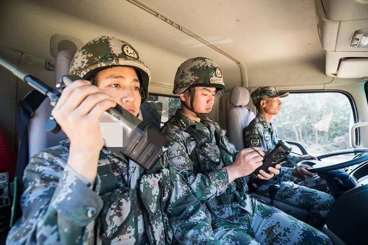 接收短代码指令进行定位通联测试"过去组织部队机动对讲机里声音不断