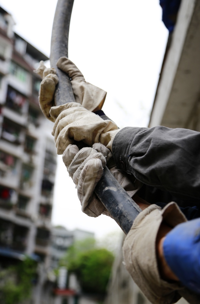 聚焦劳动者们的双手:这双手,就是他们的世界|劳动者|工人_新浪新闻