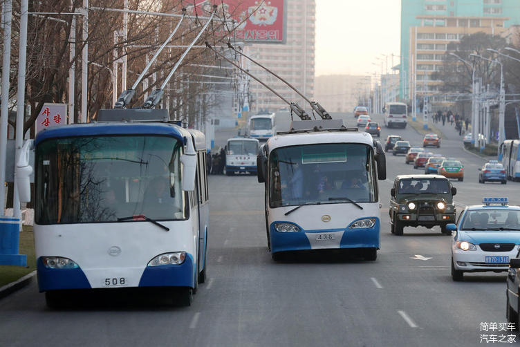 在这个不起眼的国家马路上中国汽车随处可见比亚迪成了豪车