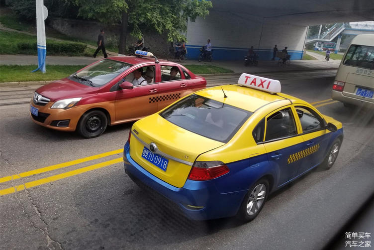 在这个不起眼的国家马路上中国汽车随处可见比亚迪成了豪车