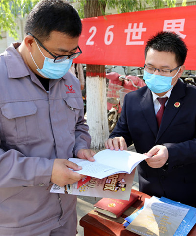 4月22日，河北省魏县检察院开展以“保护知识产权，尊重智力成果”为主题的系列宣传活动。本报通讯员任寒霜 李成果摄