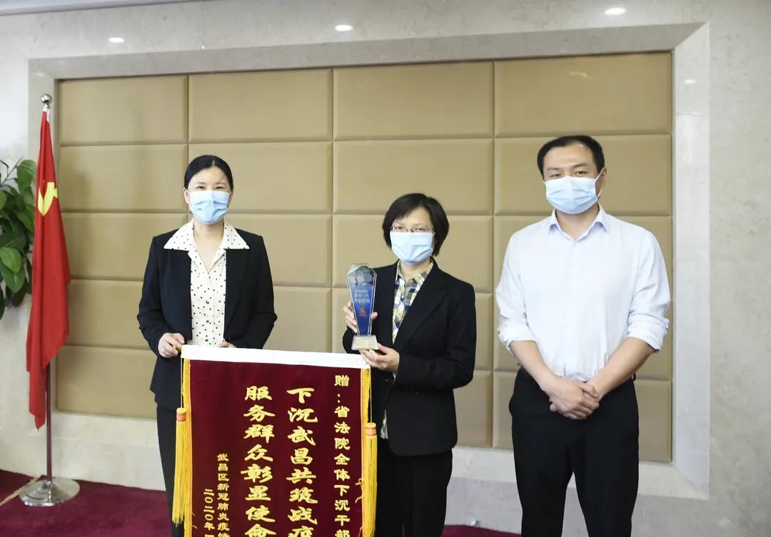 4月26日下午,武昌区委书记刘洁,区委副书记,区长余松一行走访省法院