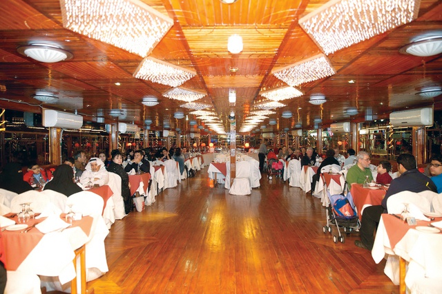 央视@迪拜政府允许宾馆内餐厅恢复营业