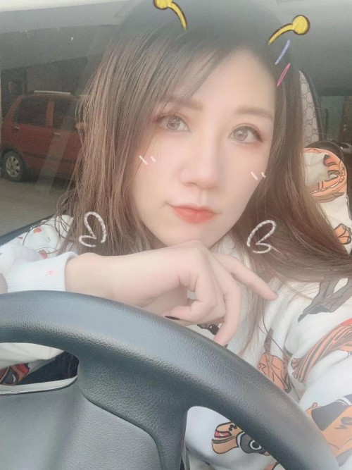 大璇说,直播是一场勇敢者的游戏,主播要有强大的消化能力,更要有豁达