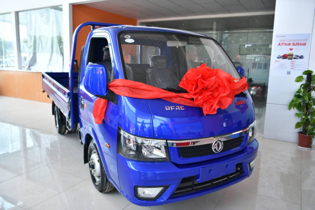 爱有回响东风途逸爱心专车正式交付于秦大安