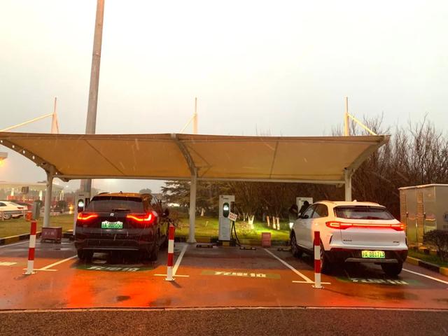 五一假期自驾指南，避开最堵的路找充电最便利的桩