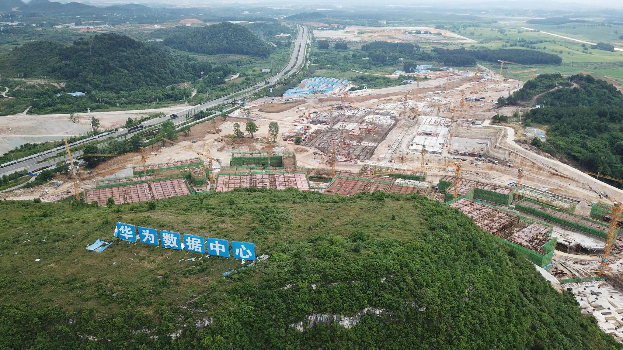 这是5月19日无人机拍摄的贵州省贵安新区中建三局一公司“华为云”数据中心项目现场。