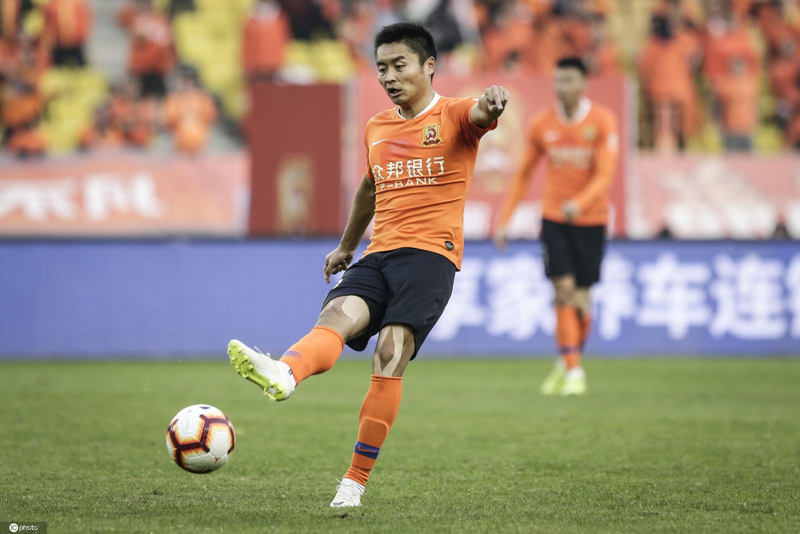 武汉卓尔新赛季球衣曝光:橙衣深橙色衣领,回归本真