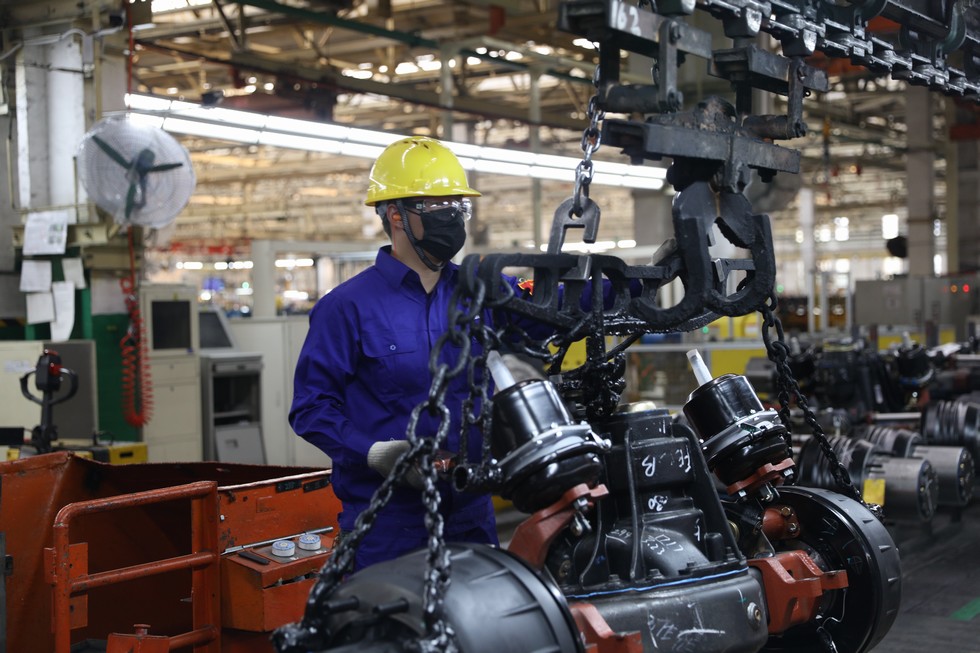 东风德纳车桥十堰工厂冲刺日产1800根桥总成