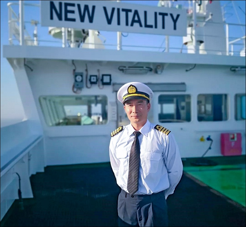 招商楷模招商轮船钟文新驶向深蓝扬帆世界的超级油轮船长