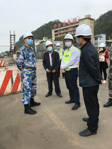 广西梧州市委常委梧州军分区司令员张汉川调研重点作业区码头图