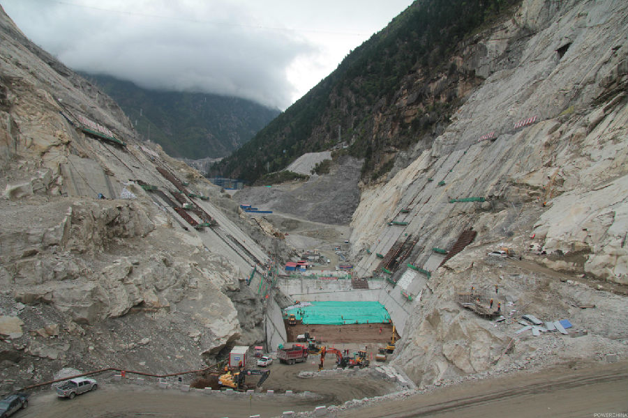 世界第一高坝双江口大坝启动心墙填筑工程