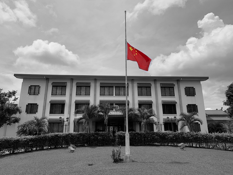 △驻巴布亚新几内亚大使馆下半旗
