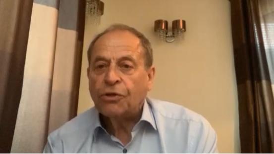  △英国48家集团俱乐部主席斯蒂芬·佩里在接受本台记者采访