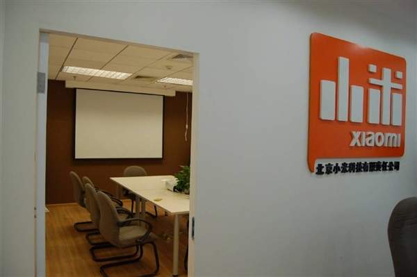 雷军晒小米第一间办公室400平门口两个大字吸睛