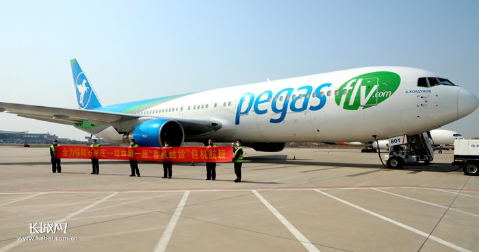 飞机"客改货" 300万只口罩从石家庄机场飞往爱沙尼亚