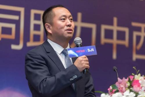 随着韩慧华,王海武,李嵬等的逐步上位,万科"少壮派高管"开始占据万科