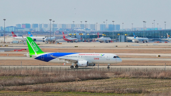 今年2月23日，C919客机从上海浦东机场转场至东营机场试飞 图自：中国商飞主页