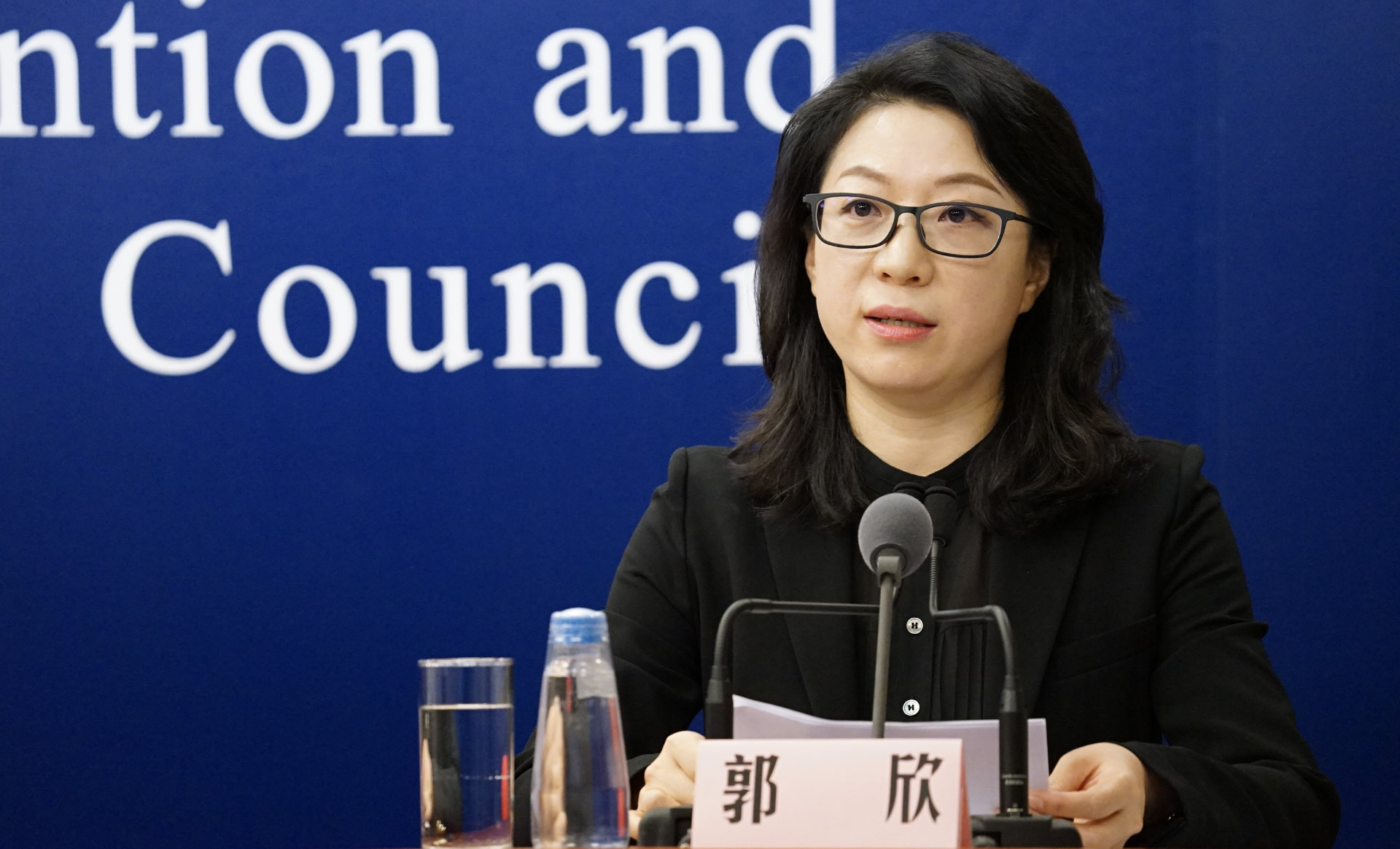 疾控中心学校卫生所所长郭欣女士介绍了三基色光源及台灯色温相关问题