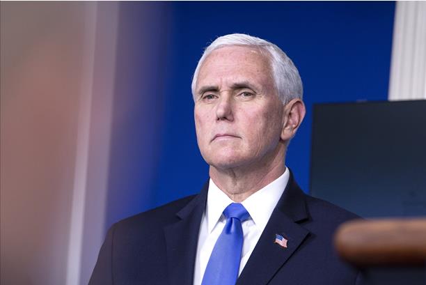 央视白宫发言人：作为预防措施 彭斯主动与特朗普保持距离