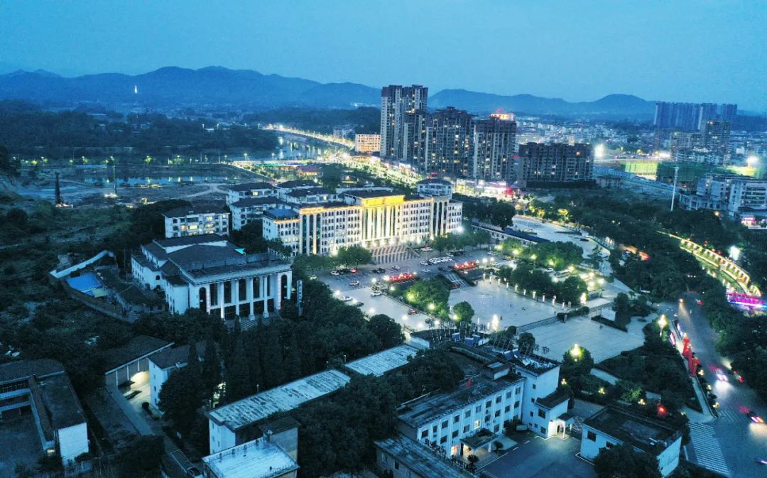 夜幕下的万载县城