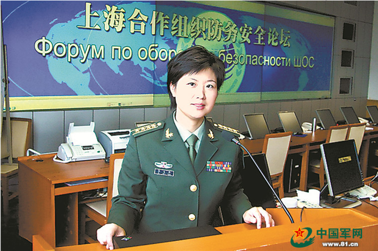 代表委员履职故事李美华架起中外军人友好交流的桥梁