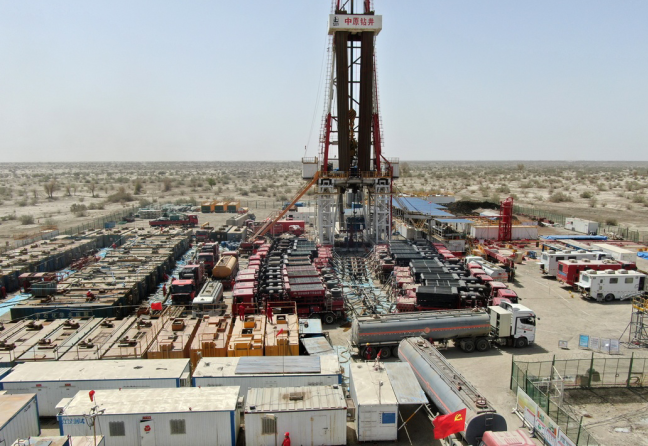 4月29日shb71x井大型酸化压裂作业施工现场. 供图/刘红新