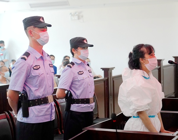 永兴县柏林镇原党委书记王丽萍贪污挪用公款案一审开庭
