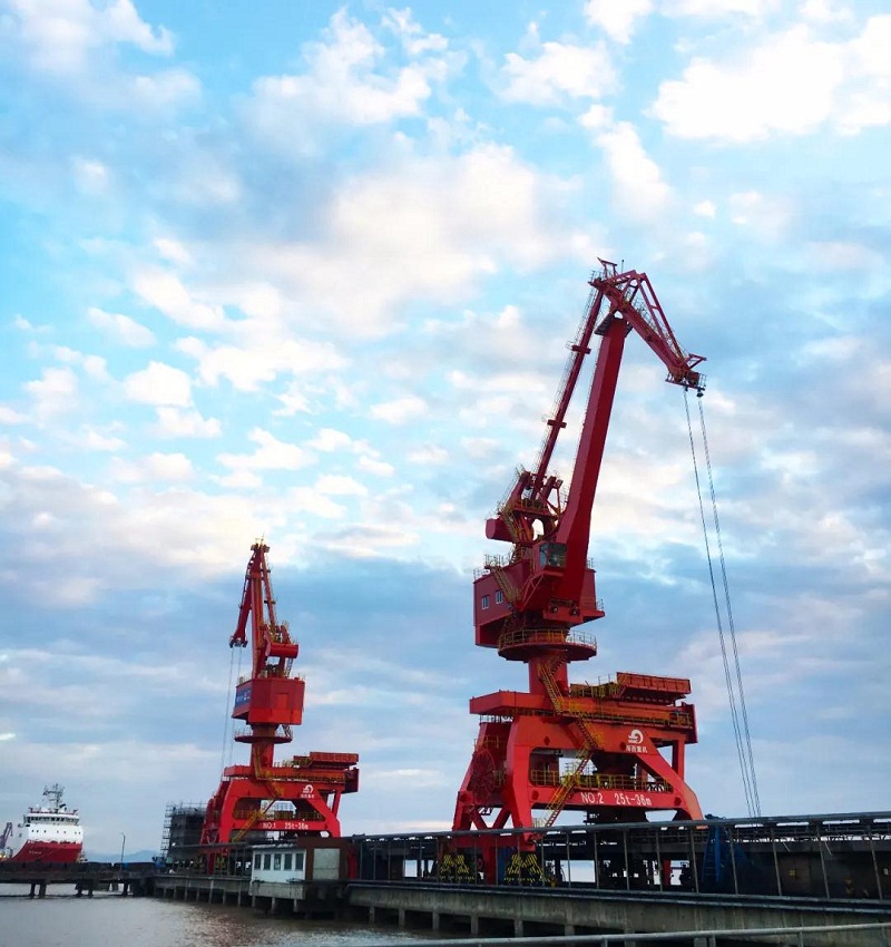 舟山港,日照港,你们的门机来了!