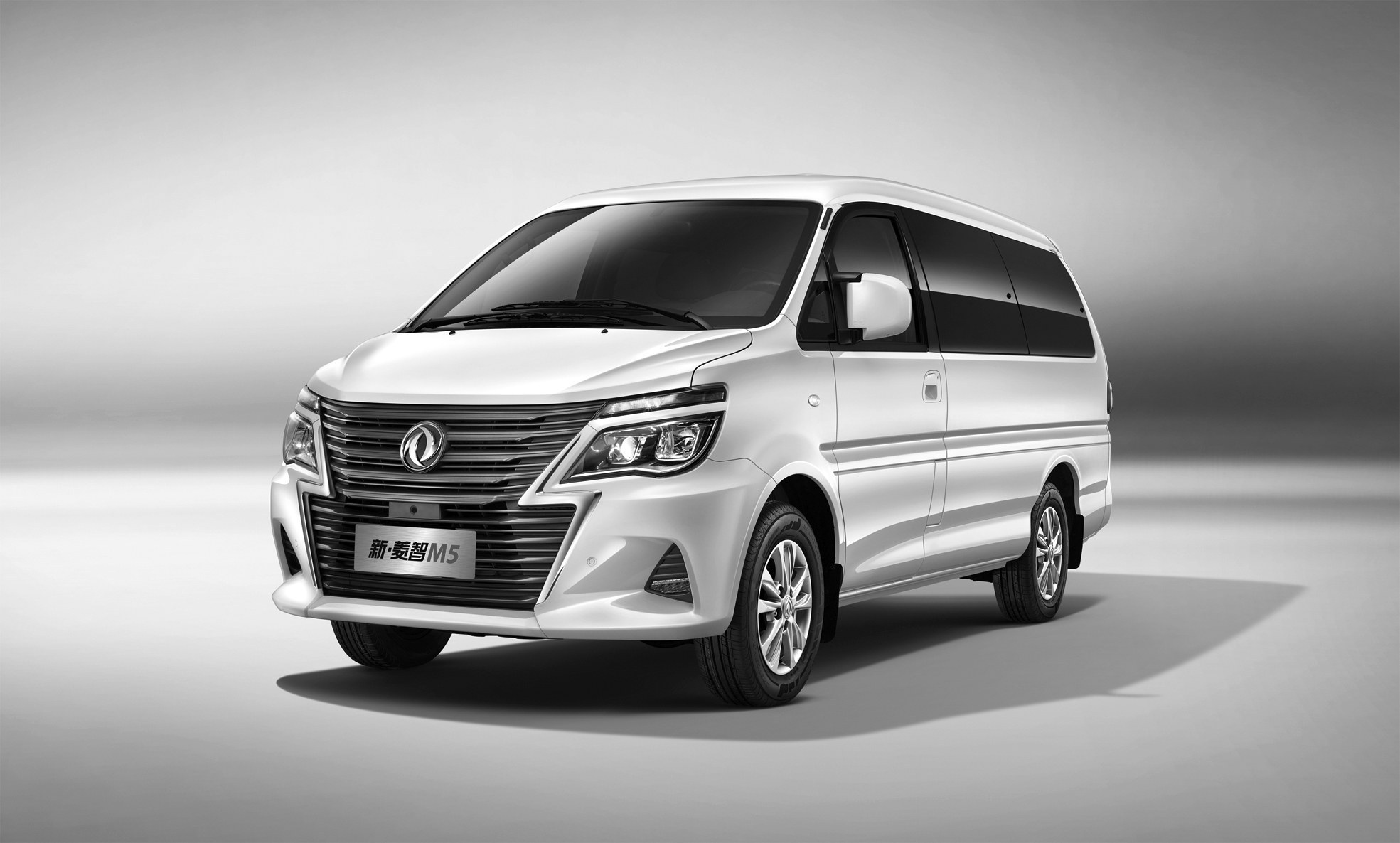 新菱智m5携纯电车型焕新上市,共迎车市"小阳春"