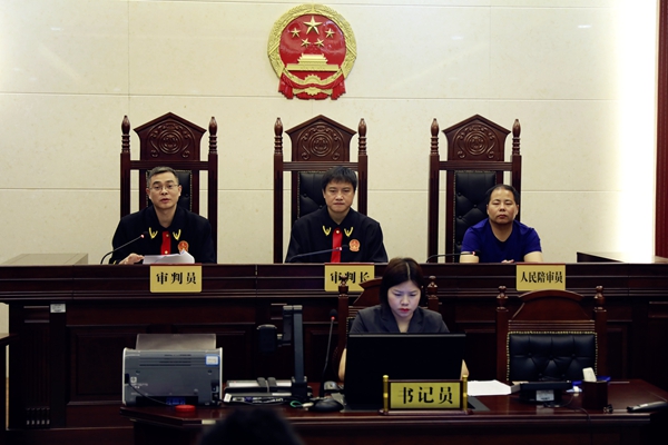 本案由长沙县人民法院院长丁念红担任审判长,长沙县