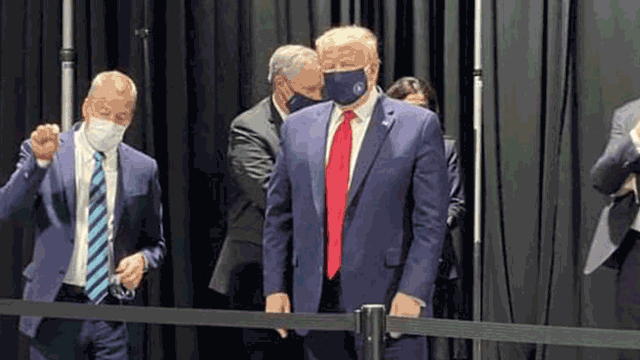 特朗普在公开场合首次戴口罩，图自社交媒体